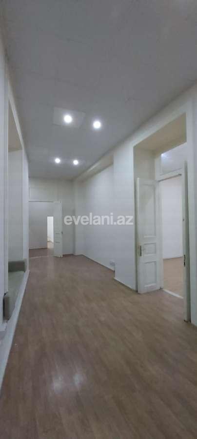 Satılır, köhnə tikili, 4 otaqlı, 179 m², Sahil m.