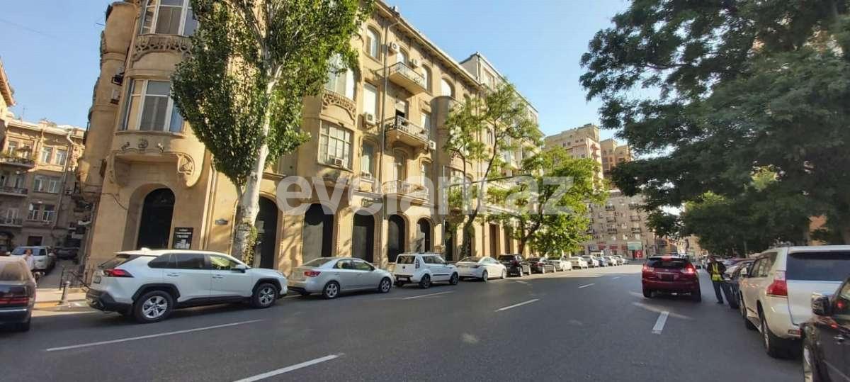 Satılır, köhnə tikili, 4 otaqlı, 179 m², Sahil m.