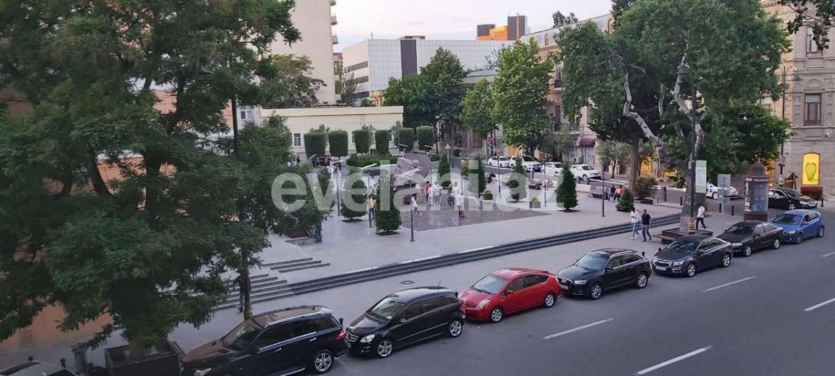 Satılır, köhnə tikili, 4 otaqlı, 179 m², Sahil m.