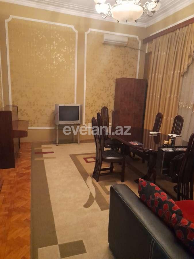 Kirayə verilir, köhnə tikili, 3 otaqlı, 100 m², İnşaatçılar m.