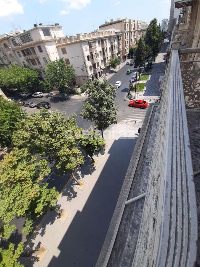 Satılır, köhnə tikili, 3 otaqlı, 90 m², 28 may m.