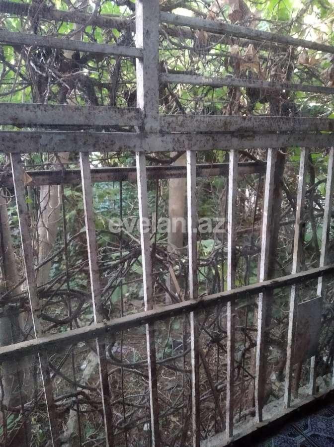 Sale, old building, 4 room, 100 m², Inshaatchilar m.