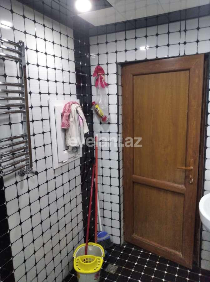 Sale, old building, 4 room, 100 m², Inshaatchilar m.