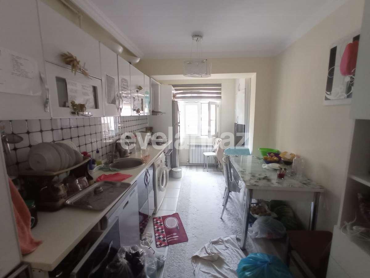 Продаётся, вторичка, 3-комнаты, 70 m², Элмляр Академиясы m.