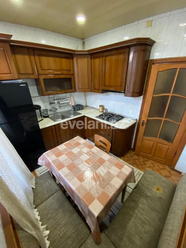 Satılır, köhnə tikili, 2 otaqlı, 55 m², Elmlər Akademiyası m.