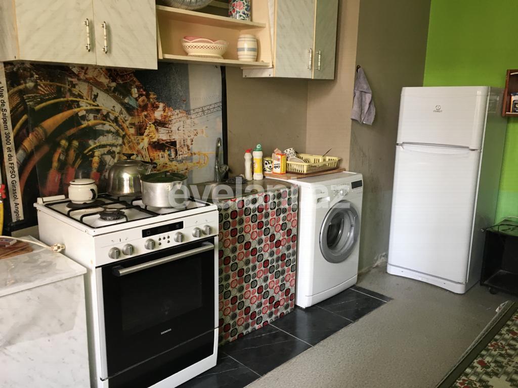 Kirayə verilir, yeni tikili, 2 otaqlı, 70 m², İnşaatçılar m.