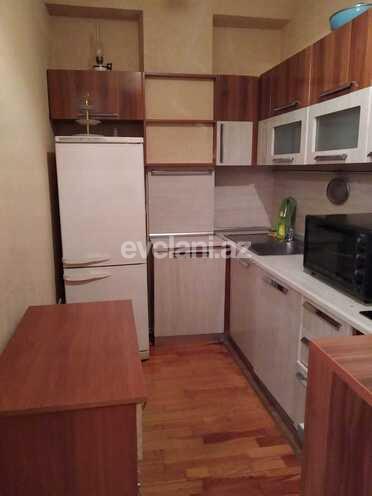 Kirayə verilir, yeni tikili, 2 otaqlı, 60 m², İnşaatçılar m.