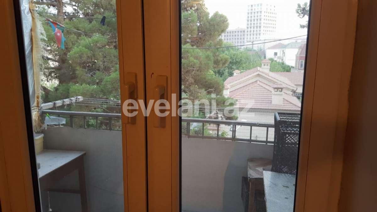 Satılır, köhnə tikili, 3 otaqlı, 67 m², Bakıxanov q.