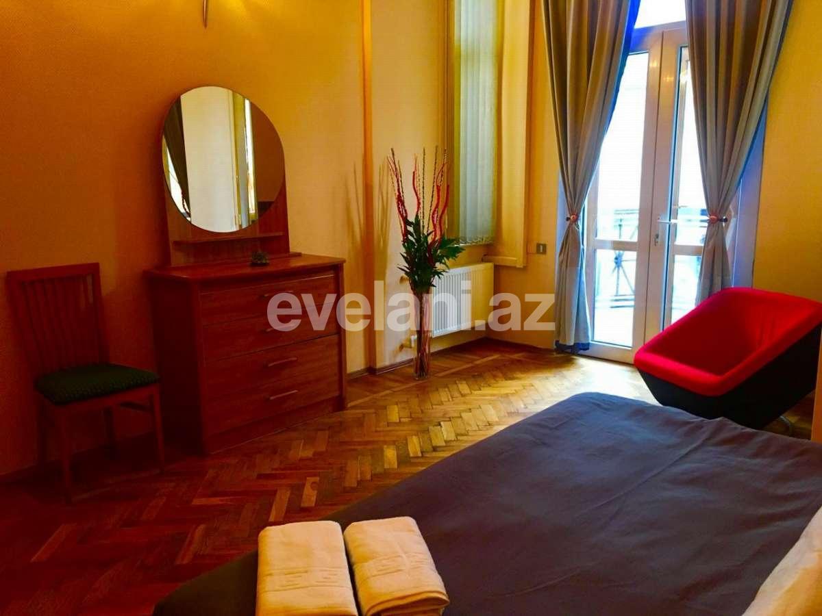 Rent, old building, 3 room, 110 m², Sabail r.