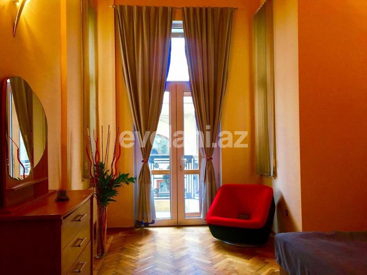 Rent, old building, 3 room, 110 m², Sabail r.