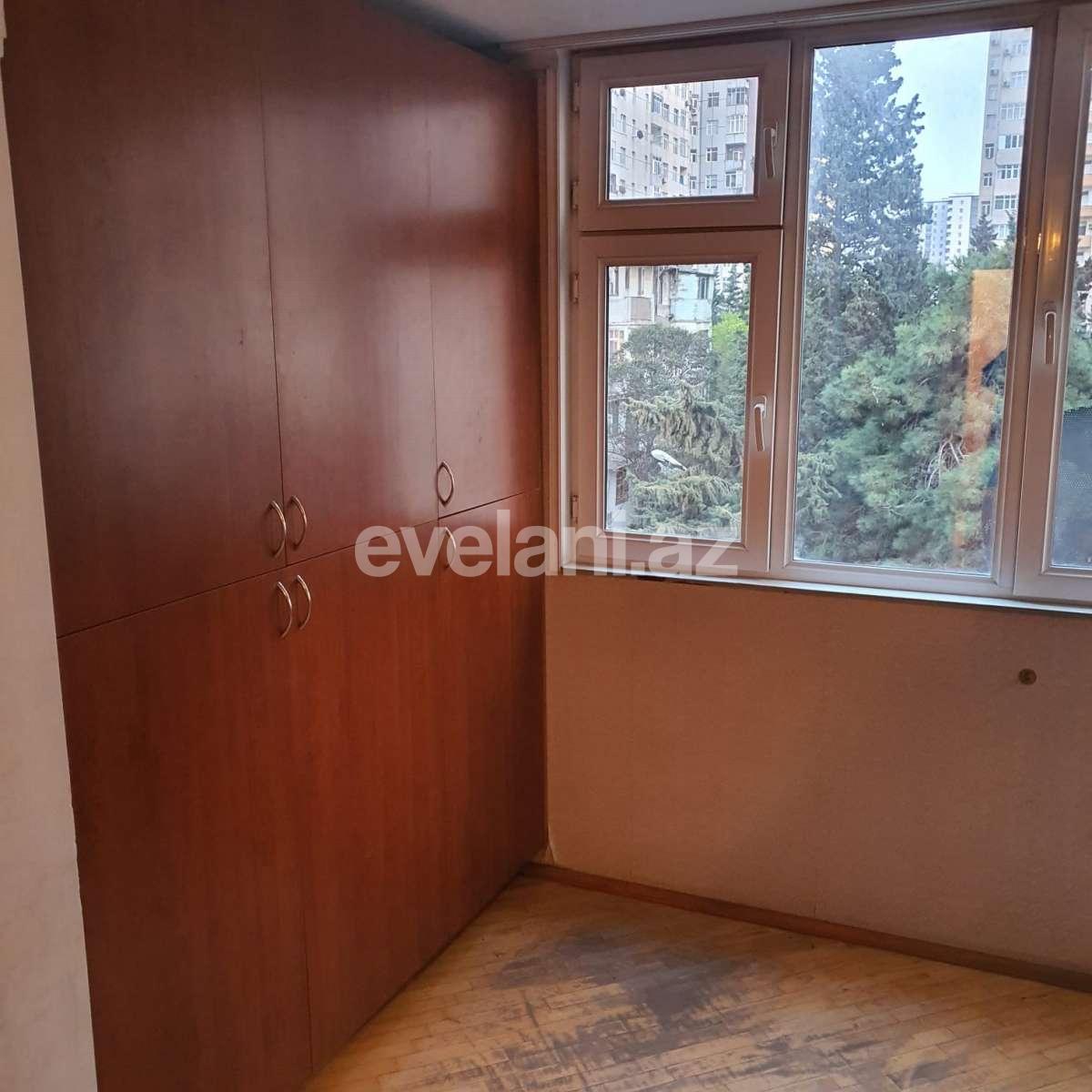 Satılır, köhnə tikili, 3 otaqlı, 65 m², İnşaatçılar m.