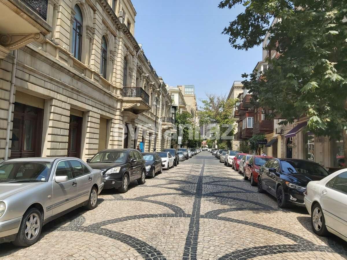 Satılır, köhnə tikili, 4 otaqlı, 140 m², Sahil m.