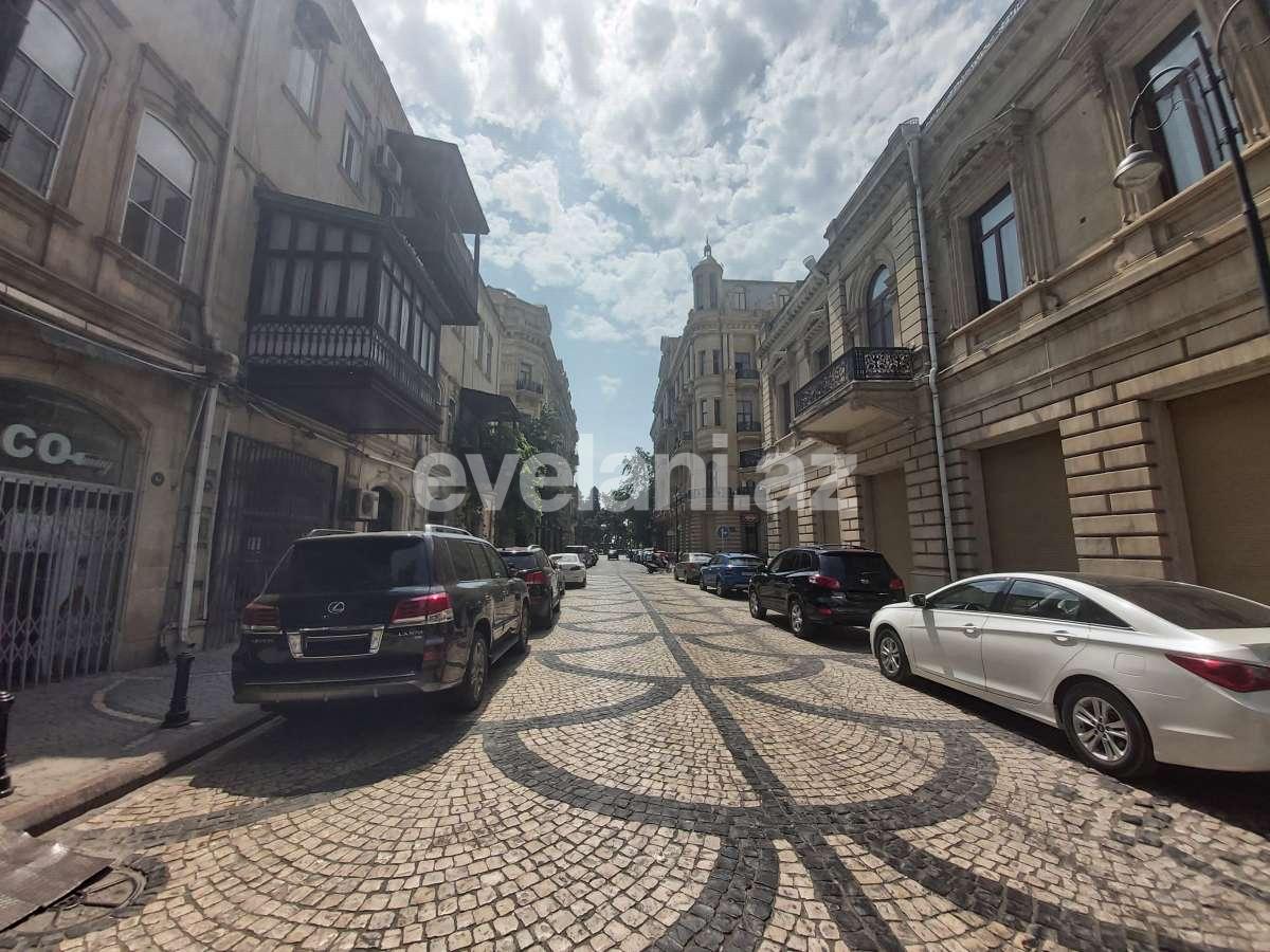 Satılır, köhnə tikili, 4 otaqlı, 140 m², Sahil m.