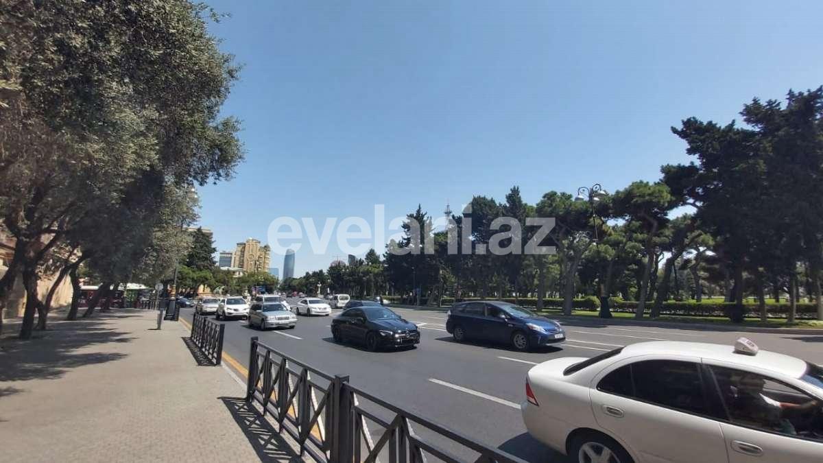 Satılır, köhnə tikili, 4 otaqlı, 140 m², Sahil m.