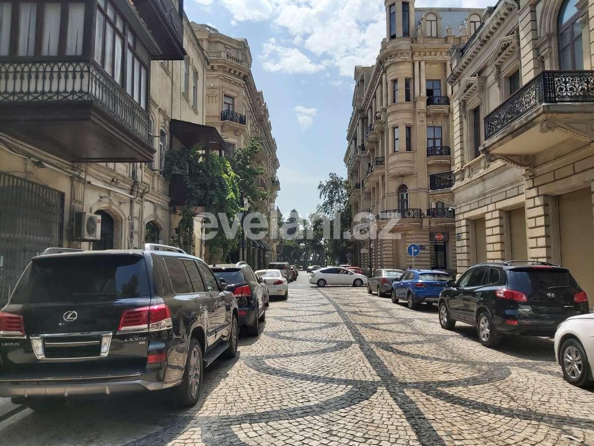 Satılır, köhnə tikili, 4 otaqlı, 140 m², Sahil m.