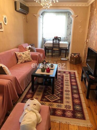 Satılır, köhnə tikili, 2 otaqlı, 55 m², Azadlıq prospekti m.