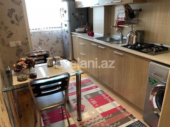 Satılır, köhnə tikili, 2 otaqlı, 55 m², Azadlıq prospekti m.