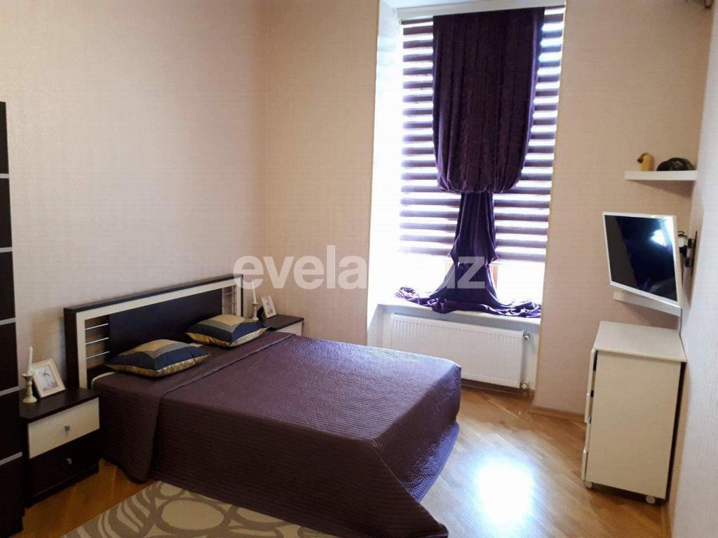 Sale, old building, 3 room, 105 m², Sahil m.