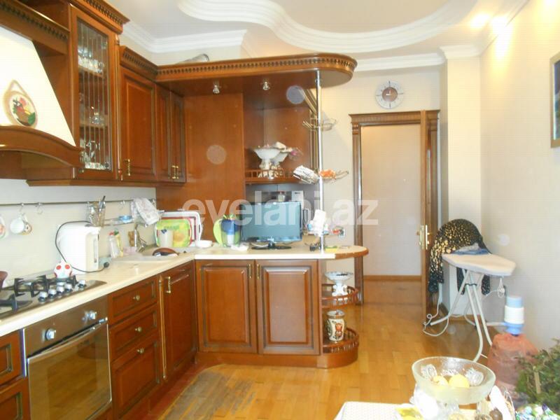 Satılır, yeni tikili, 3 otaqlı, 135 m², 28 may m.