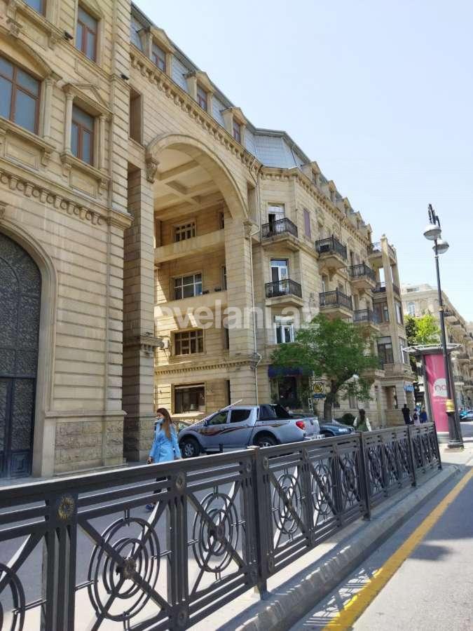 Sale, old building, 3 room, 120 m², Sahil m.