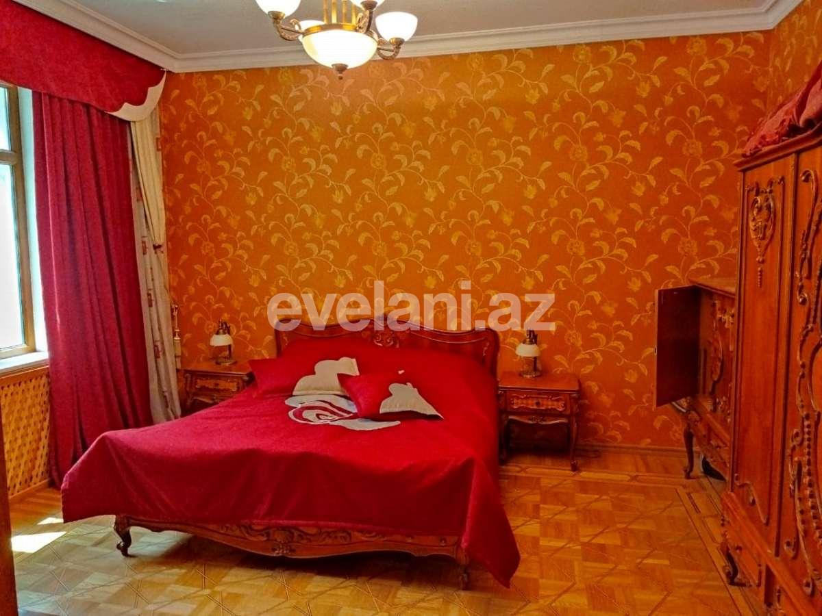 Sale, old building, 3 room, 120 m², Sahil m.