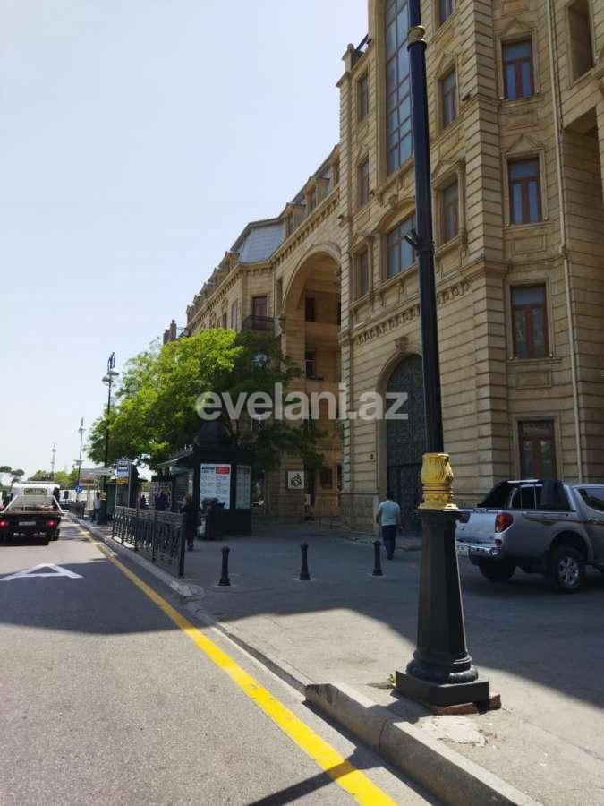 Sale, old building, 3 room, 120 m², Sahil m.