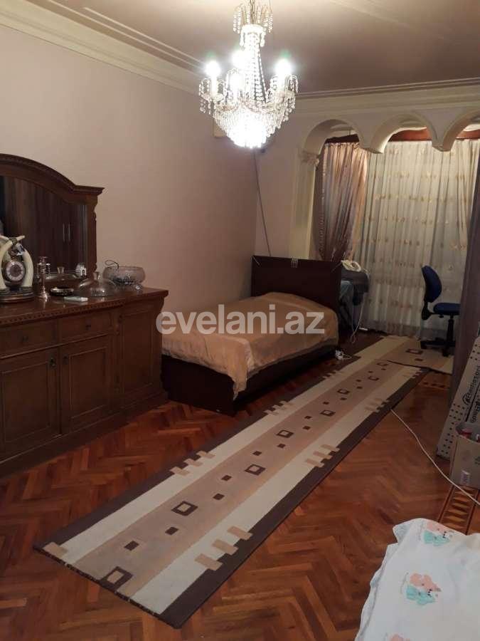 Sale, old building, 4 room, 100 m², Azadlig prospekti m.