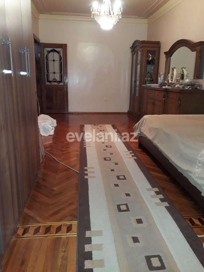 Sale, old building, 4 room, 100 m², Azadlig prospekti m.