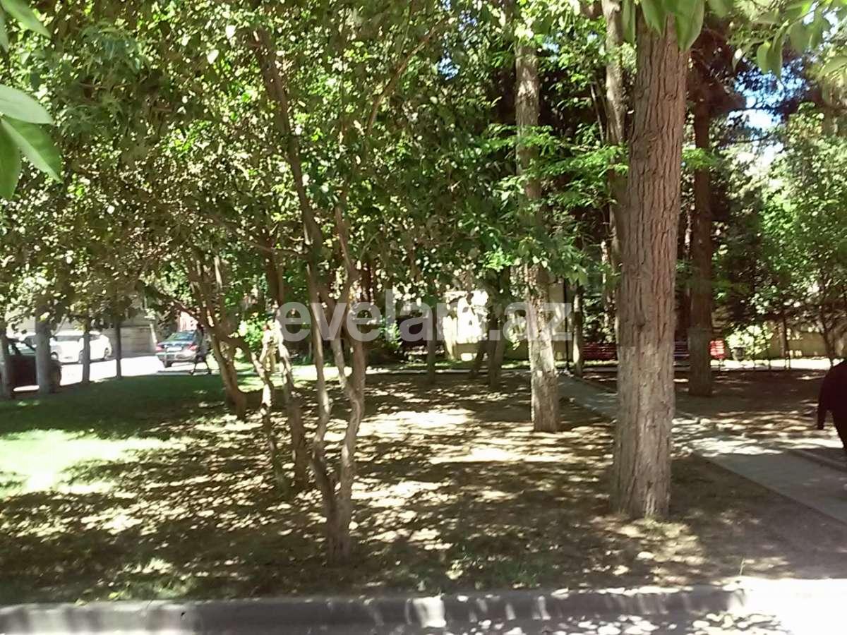 Sale, old building, 4 room, 100 m², Azadlig prospekti m.