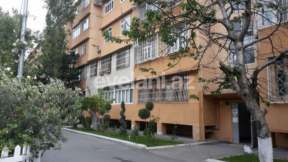 Sale, old building, 4 room, 100 m², Azadlig prospekti m.