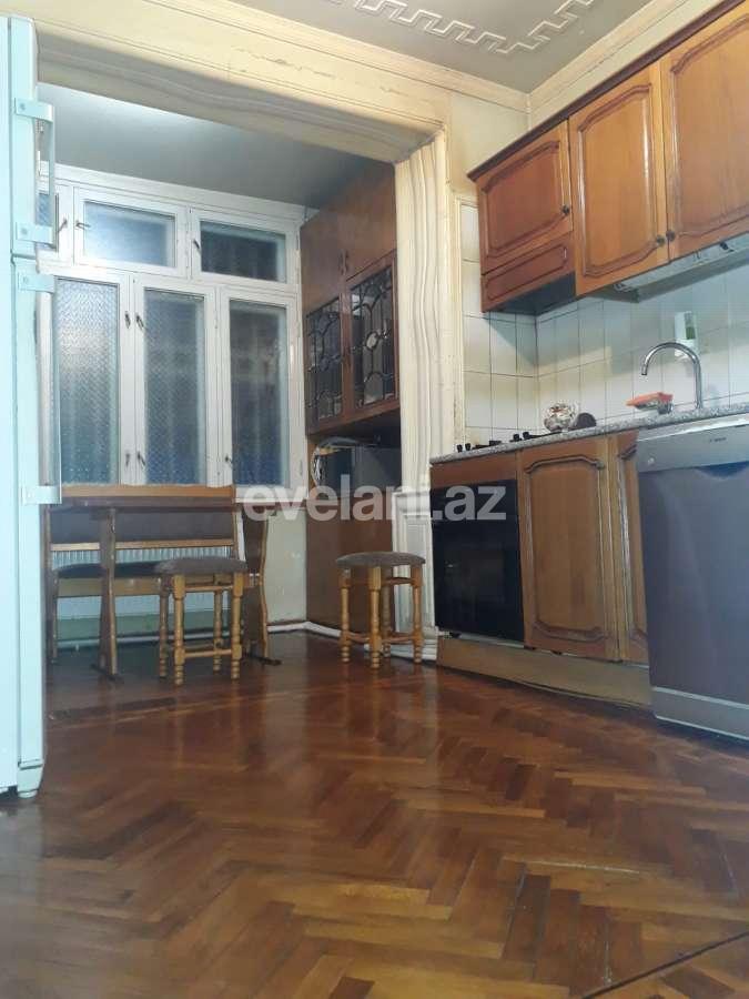 Sale, old building, 4 room, 100 m², Azadlig prospekti m.