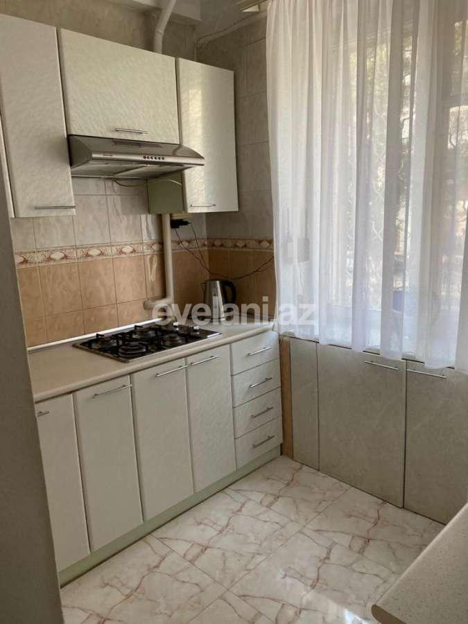 Satılır, köhnə tikili, 3 otaqlı, 65 m², Elmlər Akademiyası m.