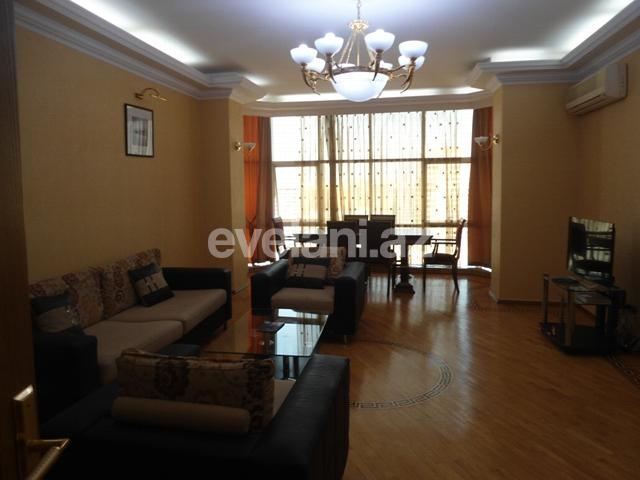 Satılır, yeni tikili, 4 otaqlı, 190 m², 28 may m.