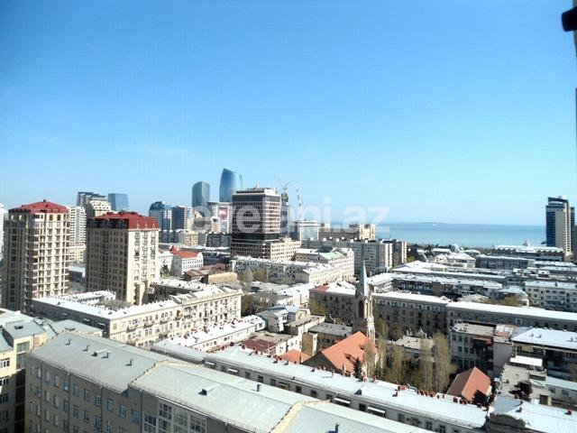 Satılır, yeni tikili, 4 otaqlı, 190 m², 28 may m.