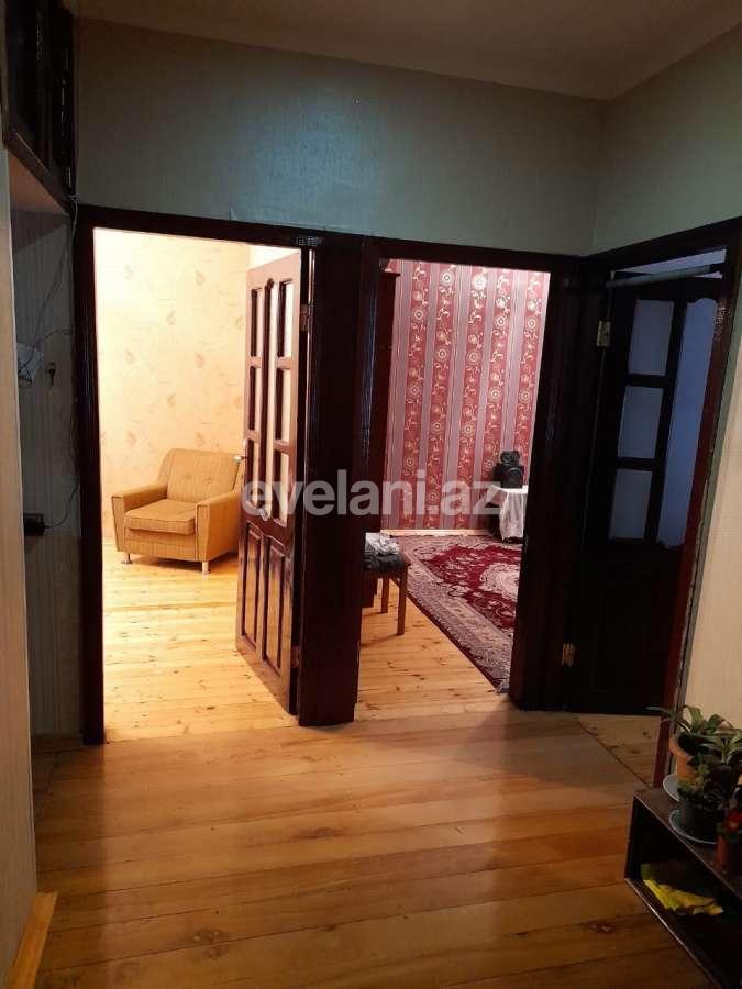 Sale, old building, 3 room, 70 m², Inshaatchilar m.