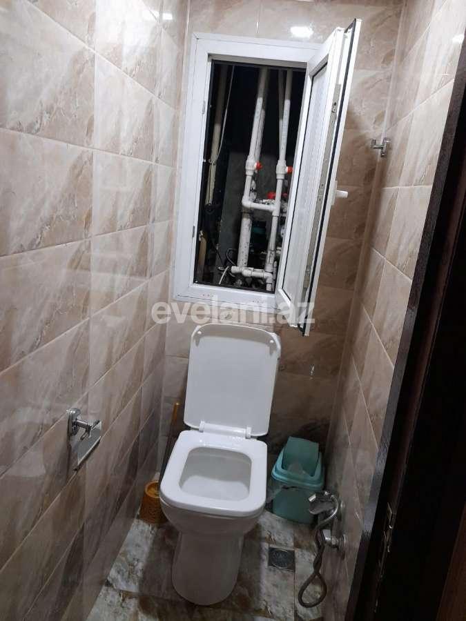 Sale, old building, 3 room, 70 m², Inshaatchilar m.