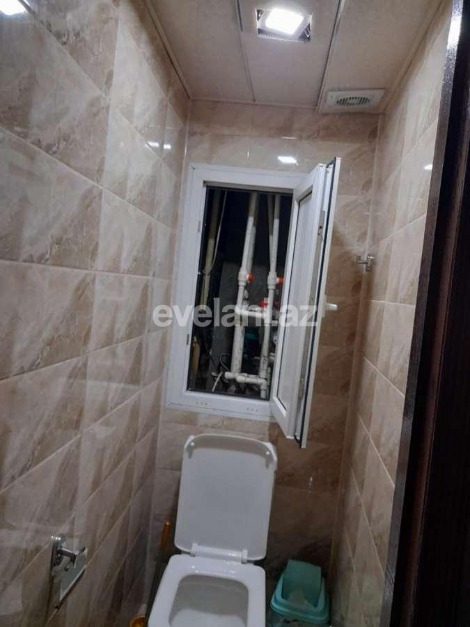 Sale, old building, 3 room, 70 m², Inshaatchilar m.