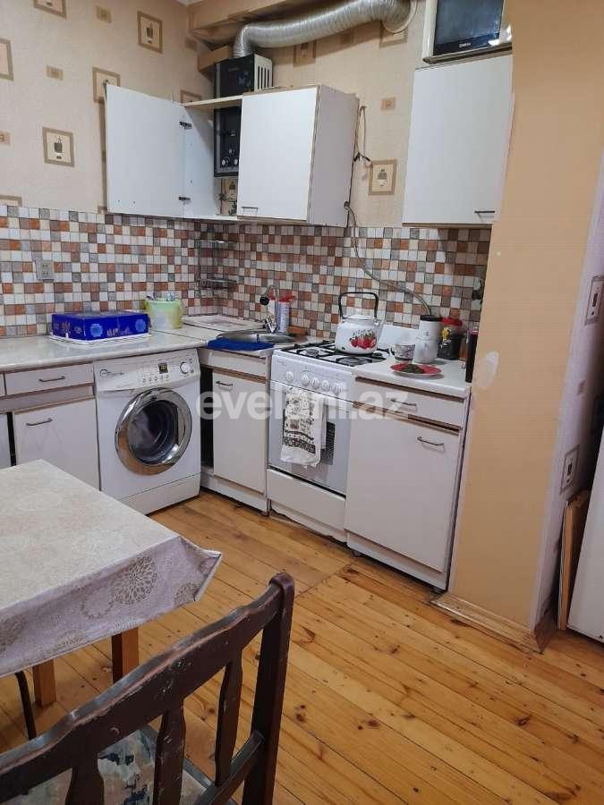 Sale, old building, 3 room, 70 m², Inshaatchilar m.