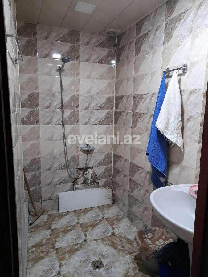 Sale, old building, 3 room, 70 m², Inshaatchilar m.