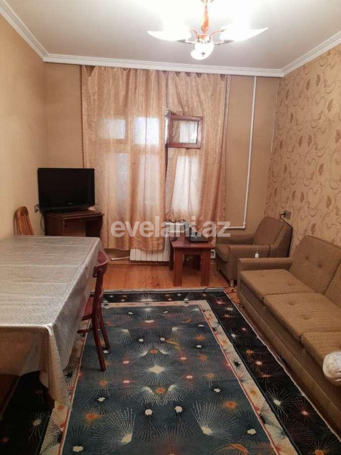 Sale, old building, 3 room, 70 m², Inshaatchilar m.