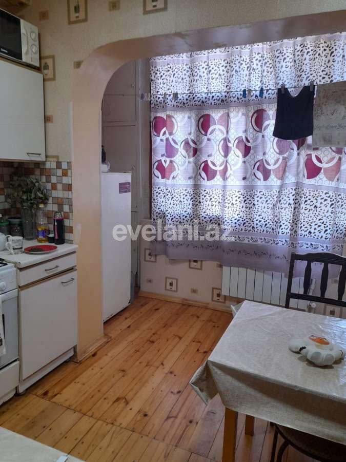 Sale, old building, 3 room, 70 m², Inshaatchilar m.