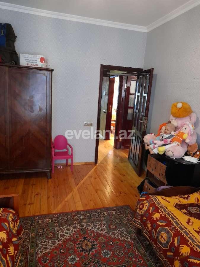 Sale, old building, 3 room, 70 m², Inshaatchilar m.