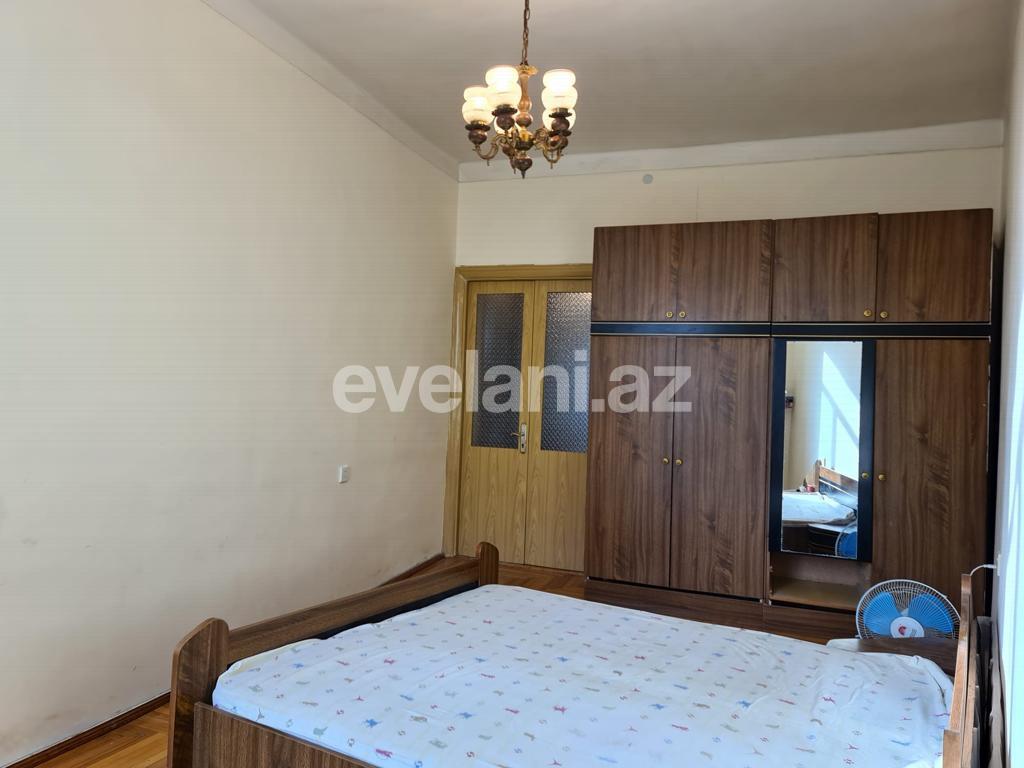 Sale, old building, 3 room, 90 m², Sahil m.