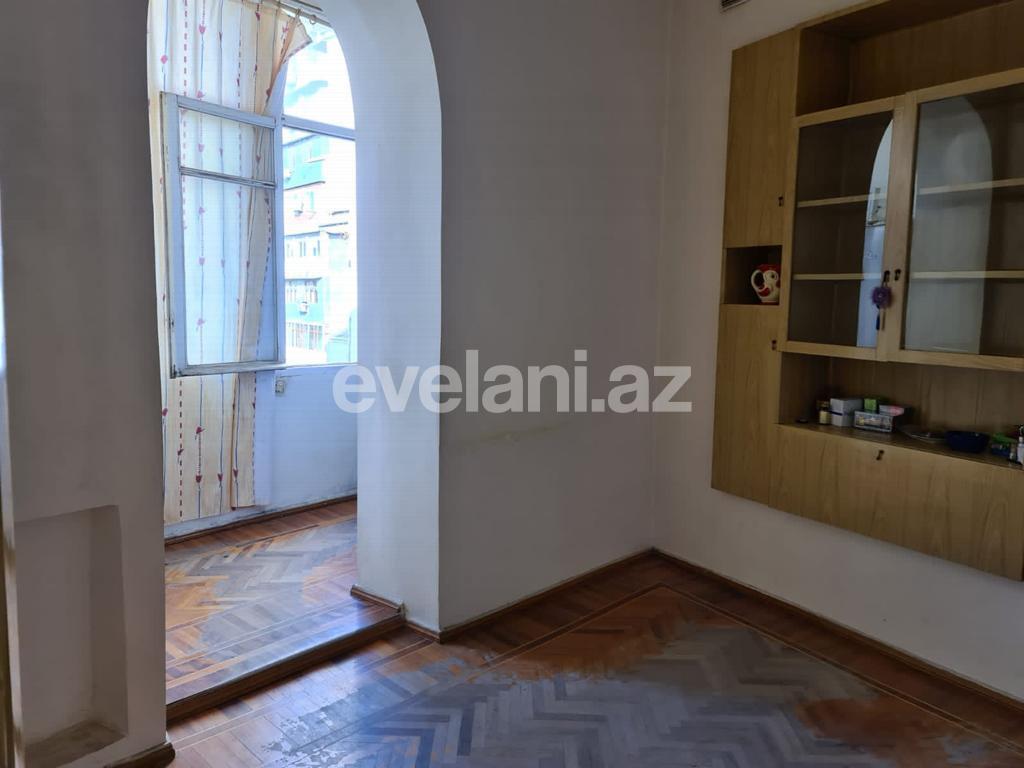 Sale, old building, 3 room, 90 m², Sahil m.