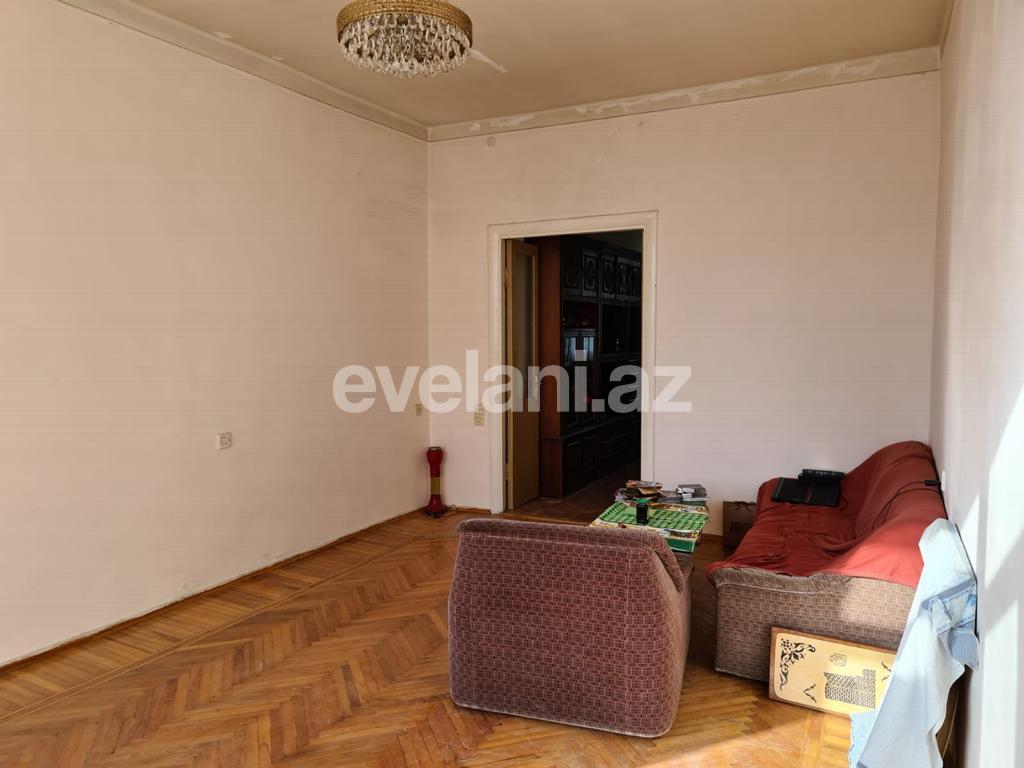 Sale, old building, 3 room, 90 m², Sahil m.