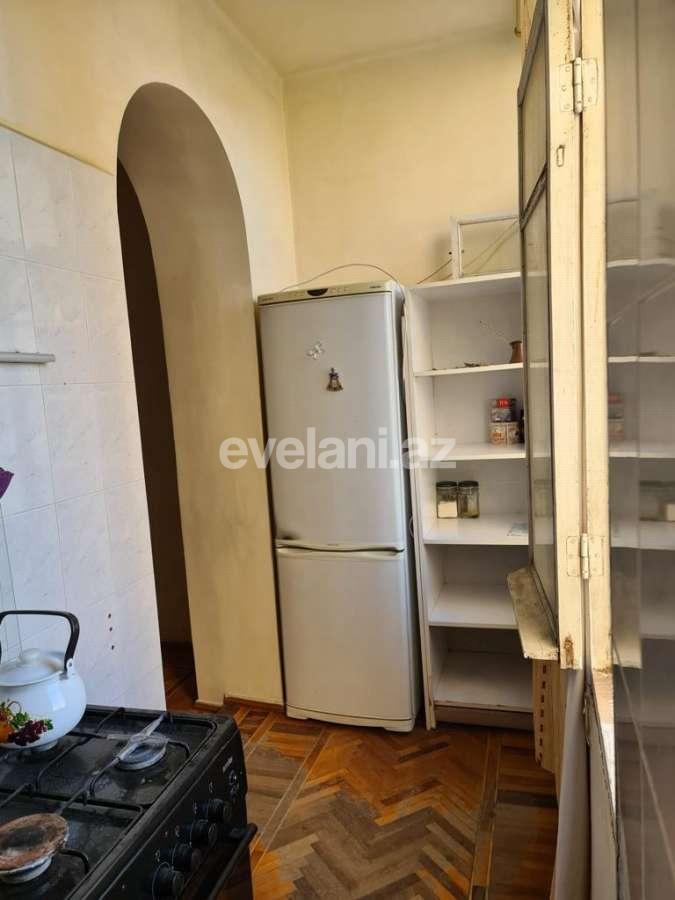 Sale, old building, 3 room, 90 m², Sahil m.