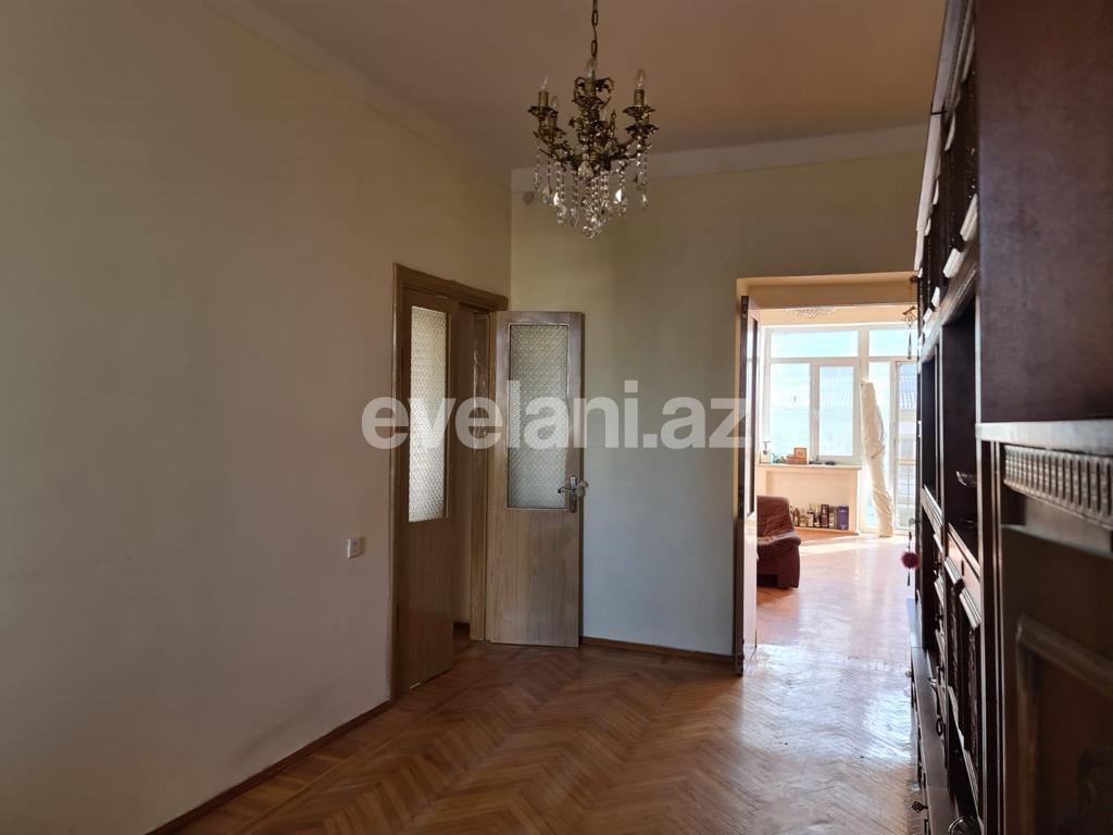 Sale, old building, 3 room, 90 m², Sahil m.