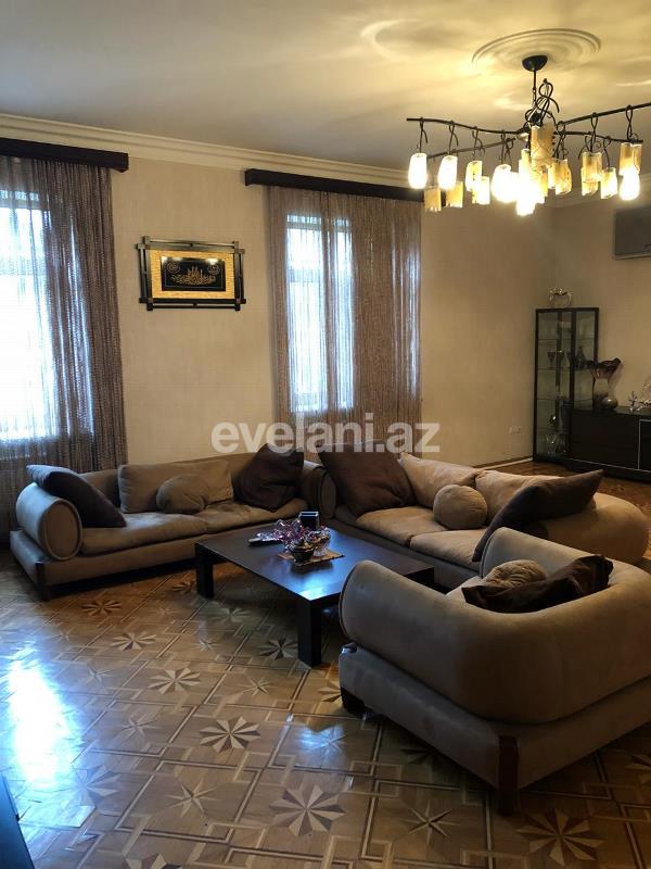 Satılır, köhnə tikili, 4 otaqlı, 150 m², İnşaatçılar m.
