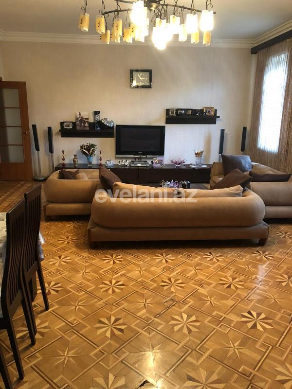 Satılır, köhnə tikili, 4 otaqlı, 150 m², İnşaatçılar m.