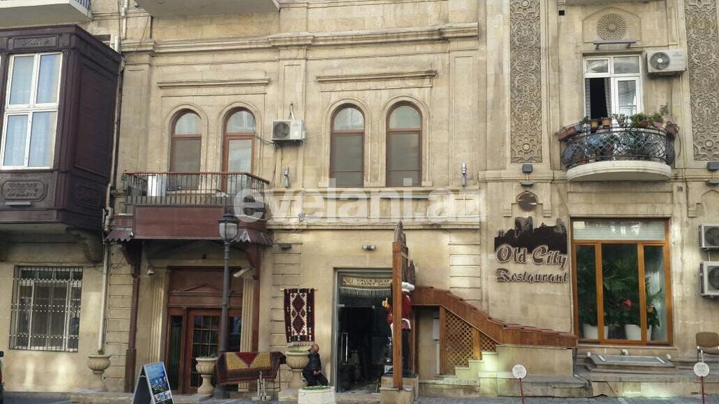 Kirayə verilir, köhnə tikili, 3 otaqlı, 130 m², İçəri Şəhər m.